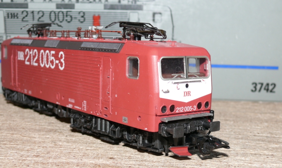 H5 Märklin 3742 E LOK BR 212 005 3 DR